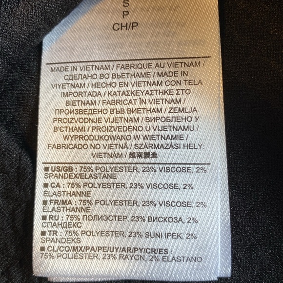 Banana Republic NWOT skirt. Form fitting. No pockets. No slit. Size 6. Black. - Picture 6 of 6